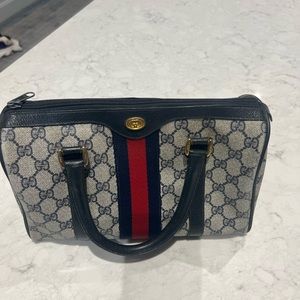 Gucci supreme tote
